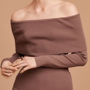 Aritzia/Wilfred Croquis off the shoulder sweater